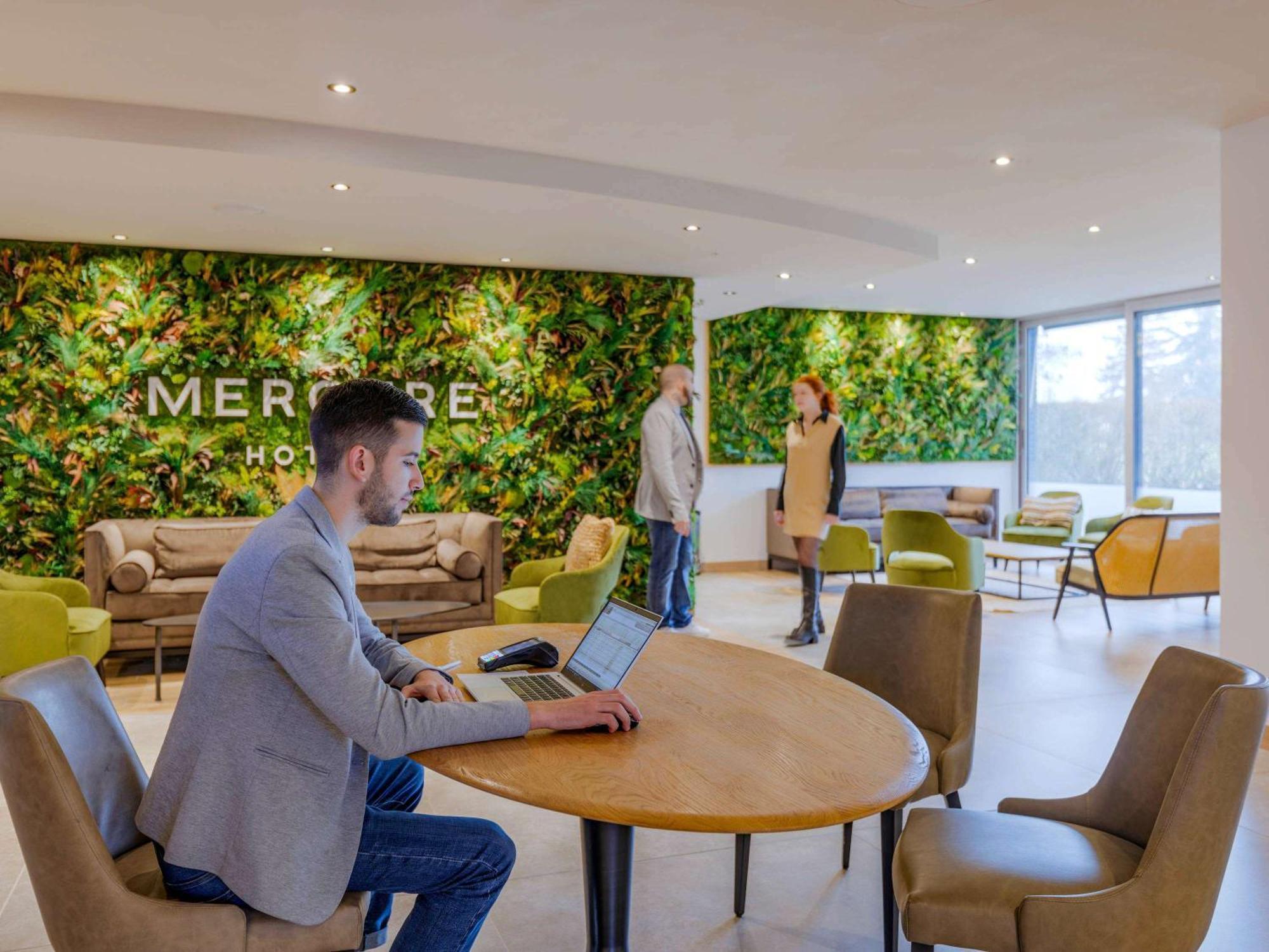 Mercure Lyon Est Villefontaine Eksteriør bilde